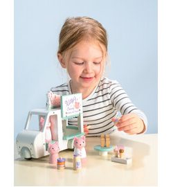 Kitty's Milkshake Van - Image 3